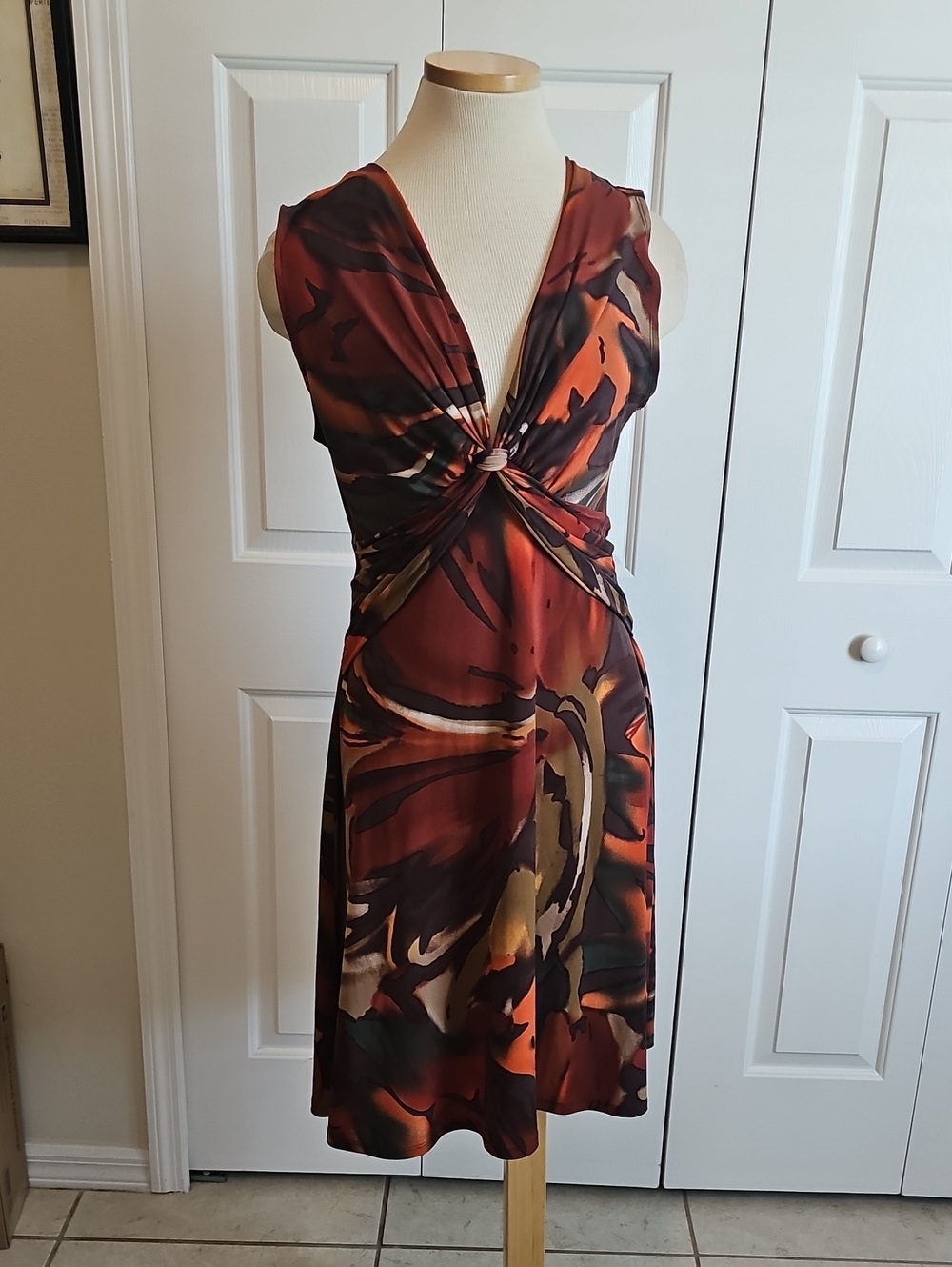 Sleeveless Twist-Front Floral Print Dress in Rust. Connected Apparel. Sz 14.